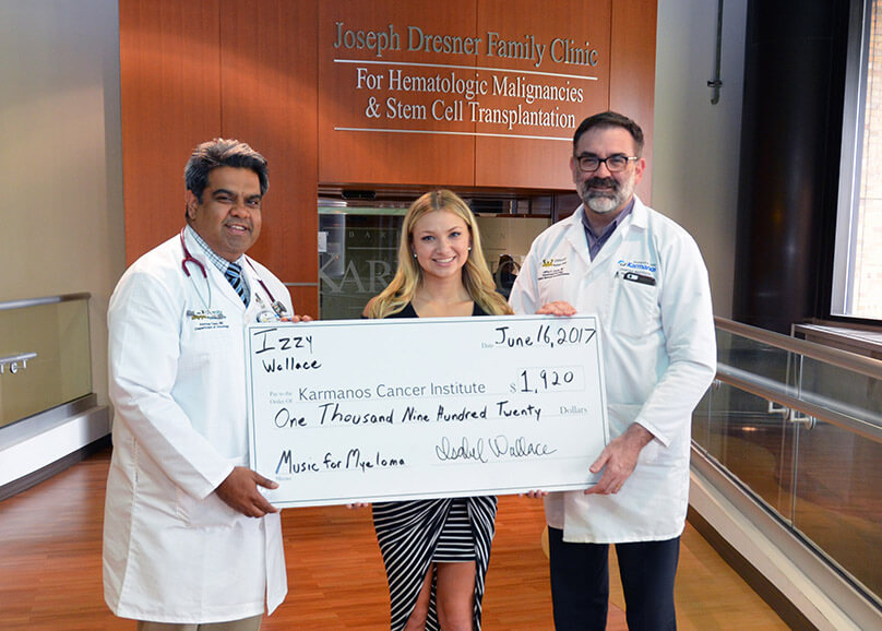 Musician Izzy Wallace check presentation